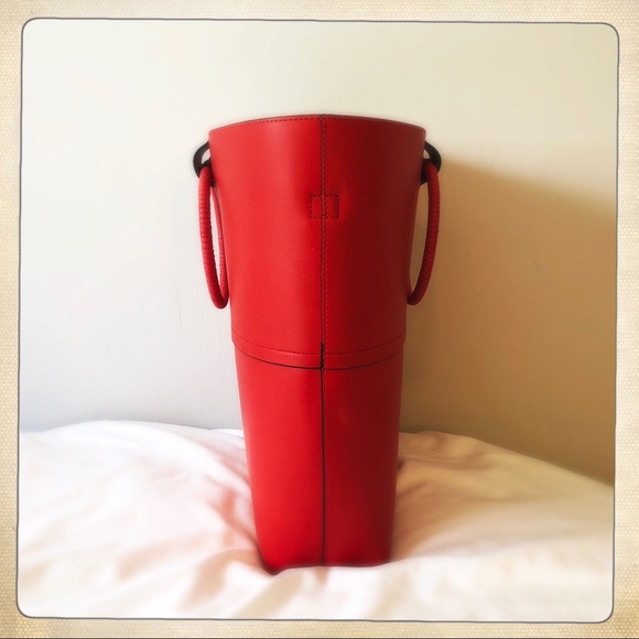 BRAND NEW THEORY LARGE HOOP TOTE IN RED LEATHER!! - Picture 4 of 8